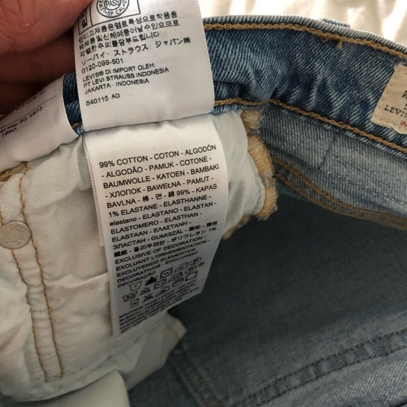 Levi’s 501 Button Fly 28/28 Iconic Denim Light Wash Jeans - Picture 6 of 16